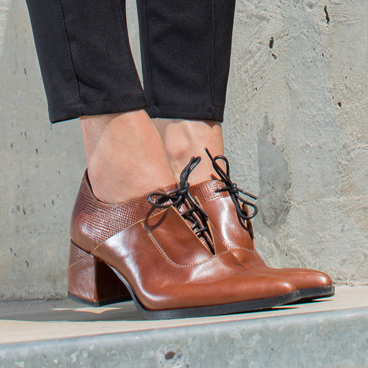 Tamarix - Textured Oxford Pumps, Brown
