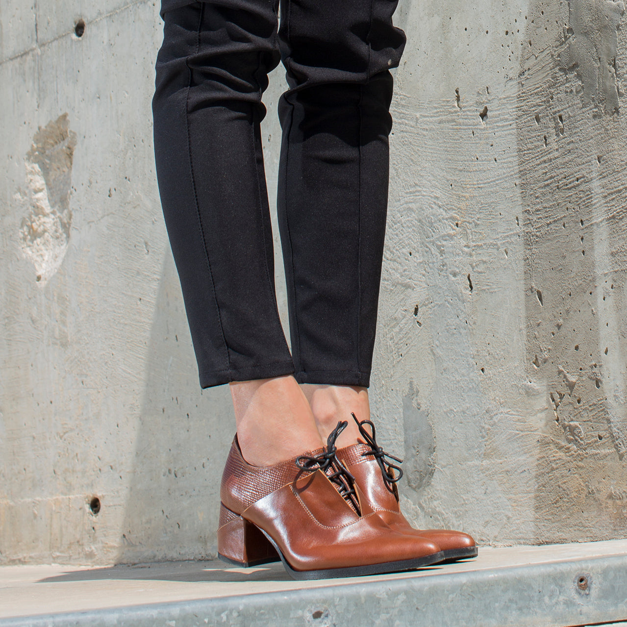Tamarix - Textured Oxford Pumps, Brown