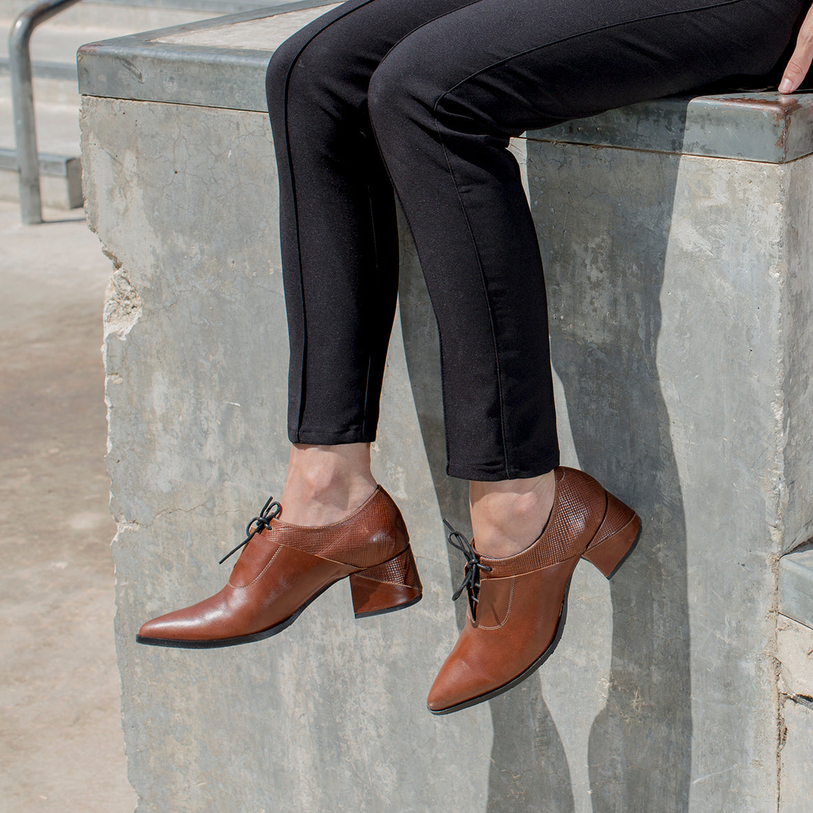 Tamarix - Textured Oxford Pumps, Brown