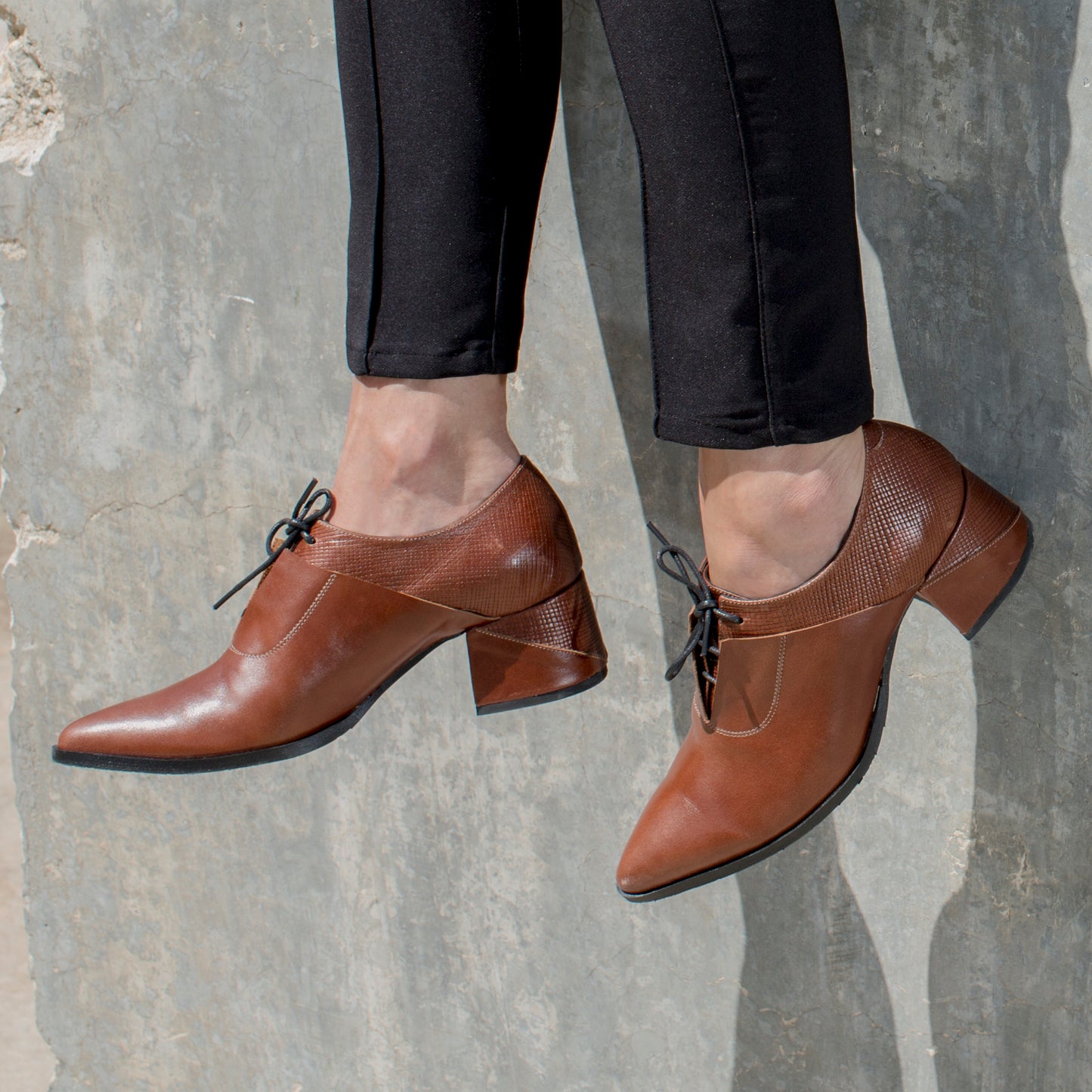 Tamarix - Textured Oxford Pumps, Brown