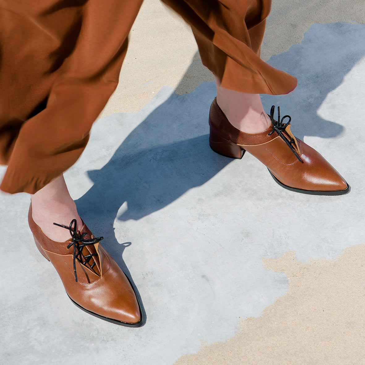 Tamarix - Textured Oxford Pumps, Brown
