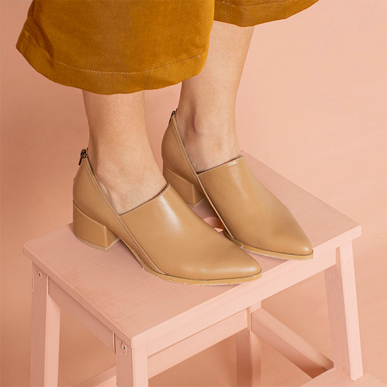 Envelope- Beige Leather Heel Shoe