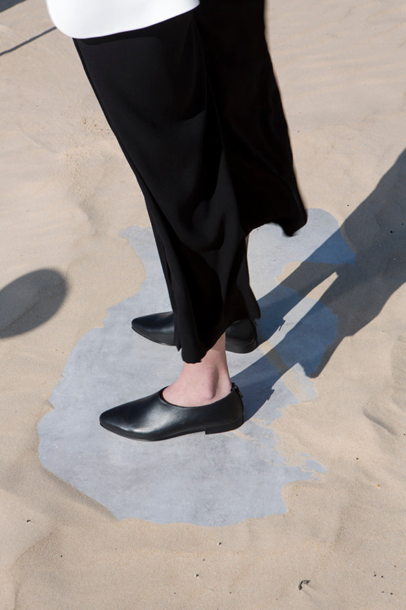 Black Flat Shoe Sparrow – Katz And Birds - Main Image